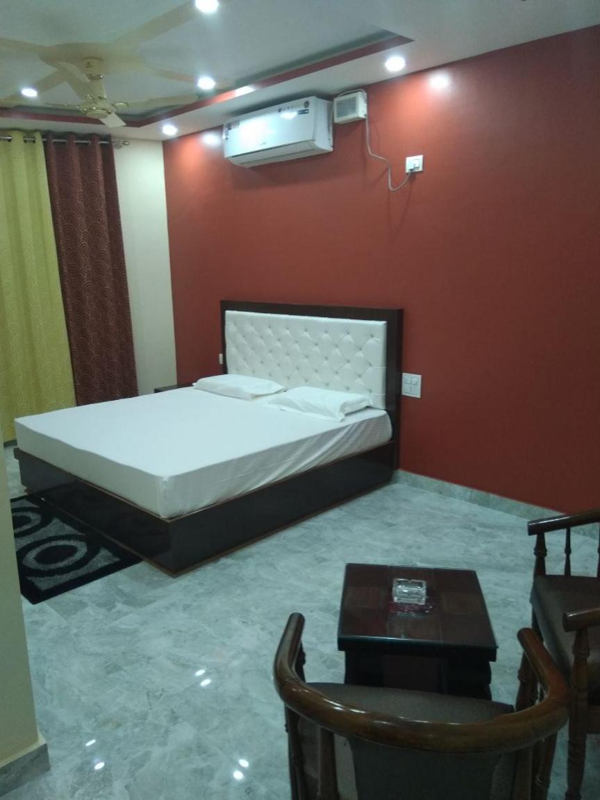 Hotel Sky Bule & Restaurant Khas Nagrota Exterior foto